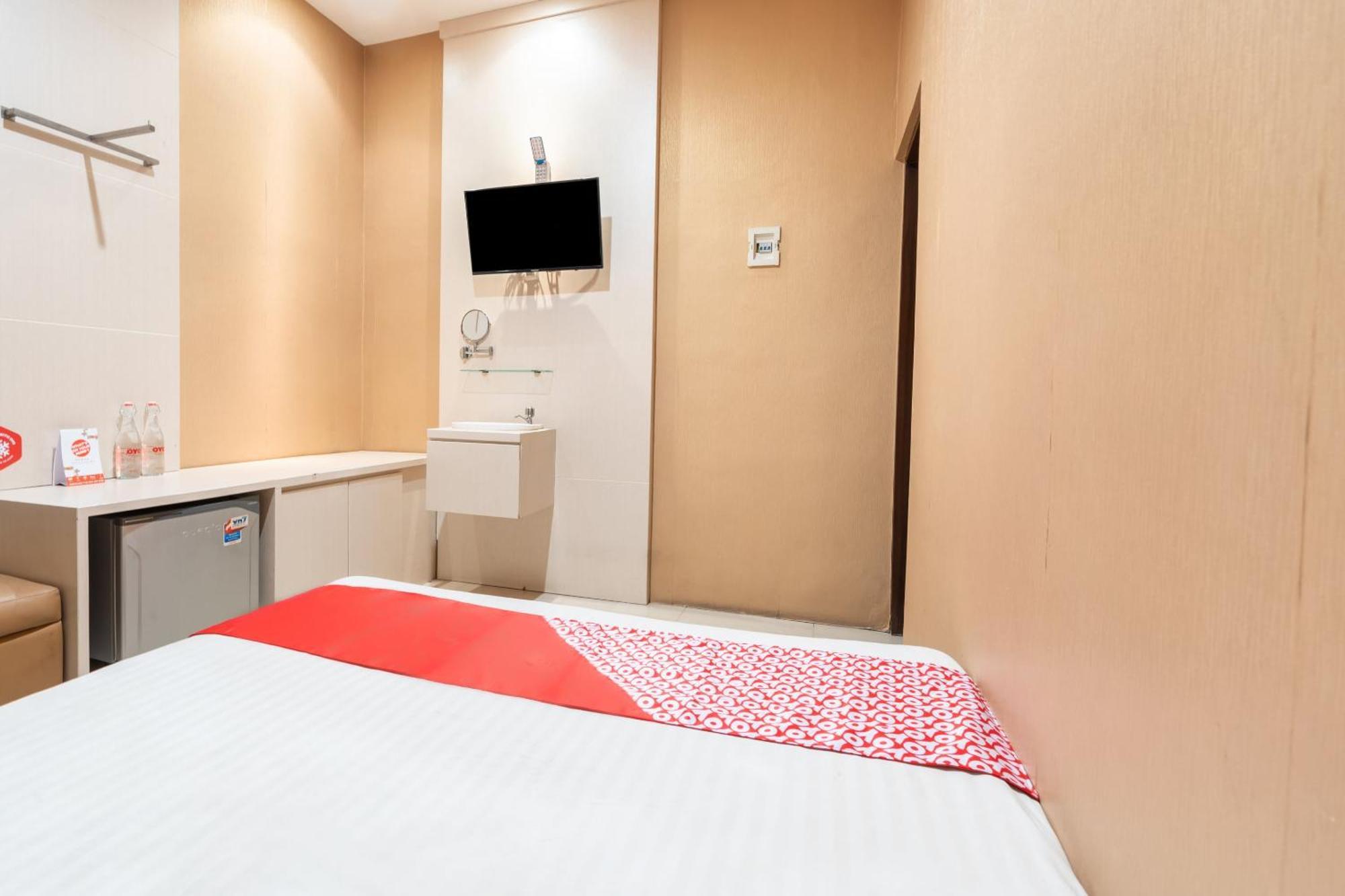 Super Oyo Flagship 91863 Metro House Hotel Surabaya Exterior photo