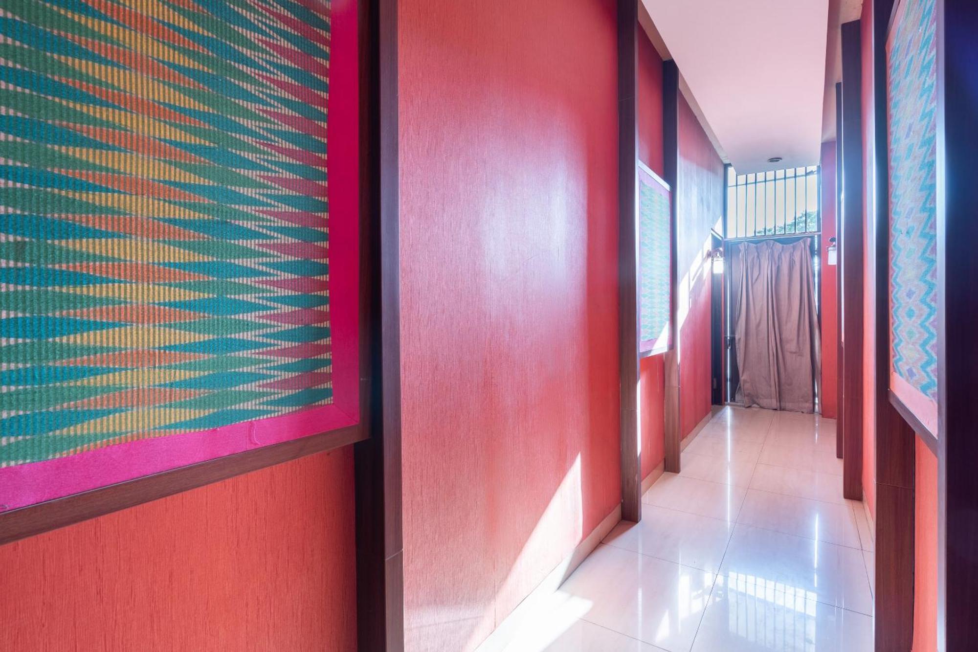 Super Oyo Flagship 91863 Metro House Hotel Surabaya Exterior photo