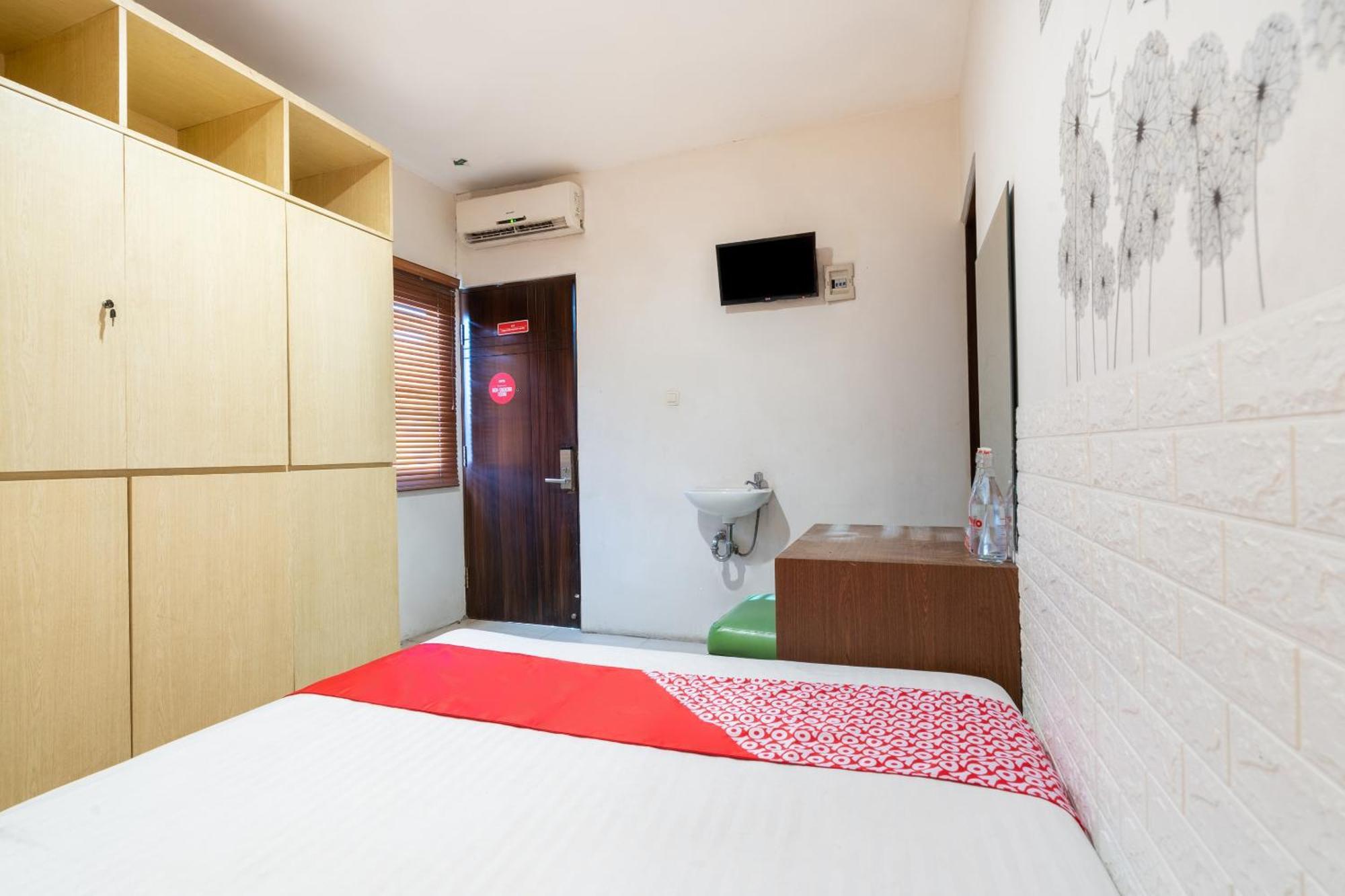 Super Oyo Flagship 91863 Metro House Hotel Surabaya Exterior photo